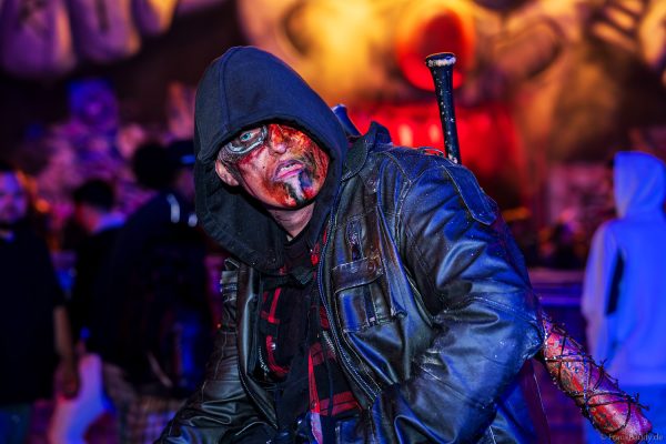 Unheimliche Figuren zwischen den Horror-Attraktionen von TRAUMATICA