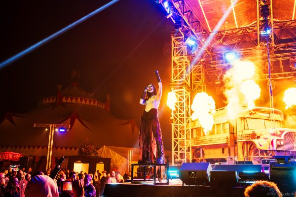 Cadaverous Black mit feuriger Show bei TRAUMATICA 2026