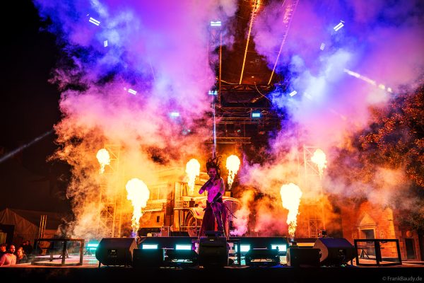 Cadaverous Black mit feuriger Show bei TRAUMATICA 2026