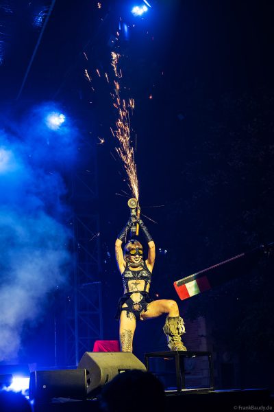 Feuerfunken bei der Performance von Rotten Needles