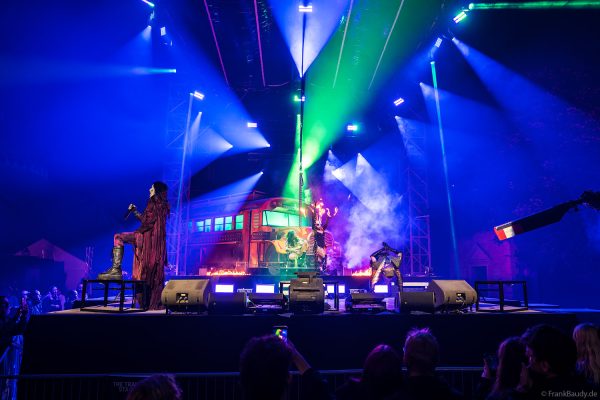 Cadaverous Black mit Lichtshow und Effekten bei TRAUMATICA 2026
