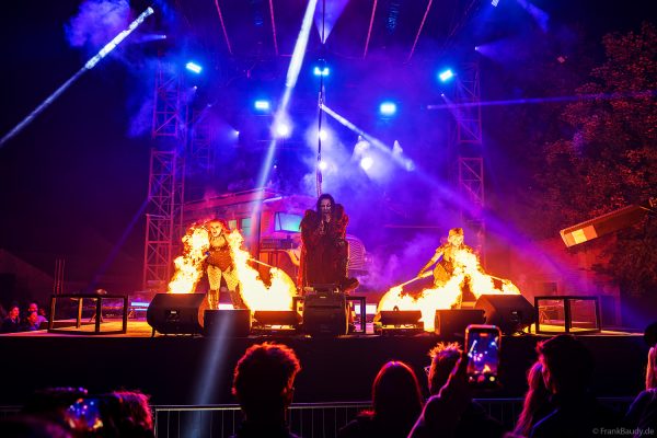 Cadaverous Black und The Fuel Girls mit feuriger Show bei TRAUMATICA 2026