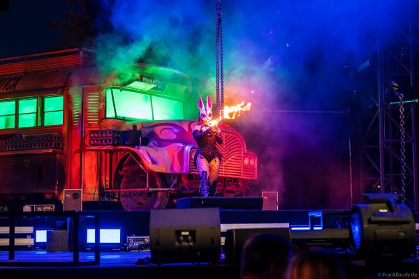 Spektakuläre Feuershow bei TRAUMATICA 2026