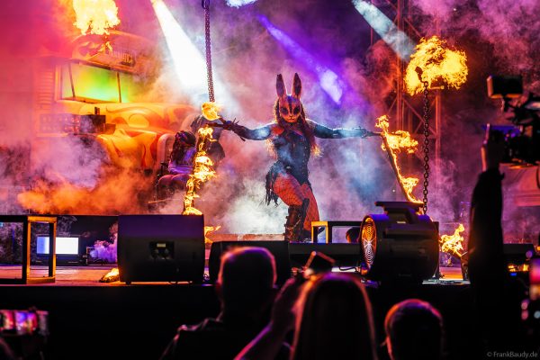 Spektakuläre Feuershow bei TRAUMATICA 2026