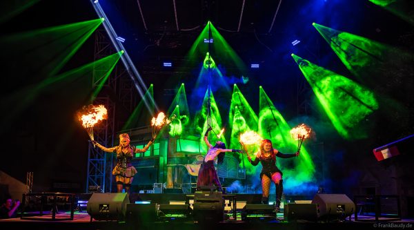 Spektakuläre Feuershow bei TRAUMATICA 2026