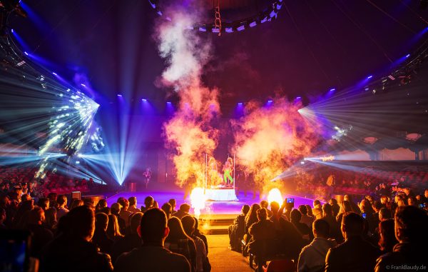 Heiße Girls im Farbenrausch bei der Traumatica Ice Show 2026