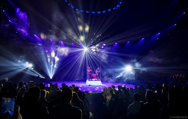 Heiße Girls im Licht- und Farbenrausch bei der Traumatica Ice Show 2026