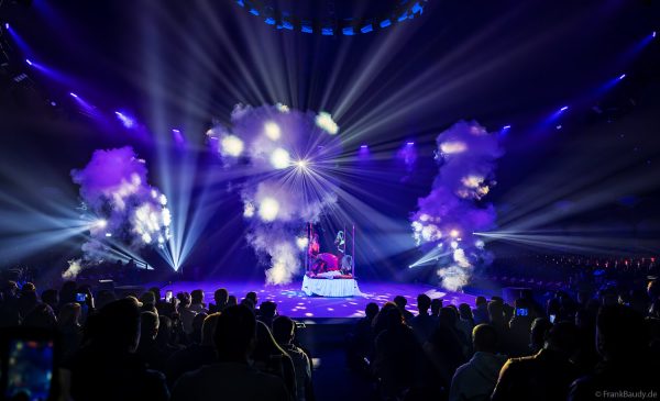 Heiße Girls im Licht- und Farbenrausch bei der Traumatica Ice Show 2026
