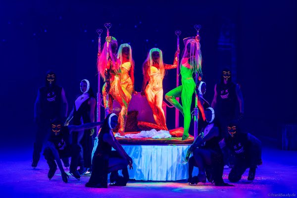 Heiße Girls im Farbenrausch bei der Traumatica Ice Show 2026