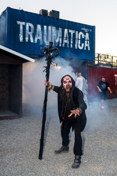 Horrorgestalten auf dem Festivalgelände von TRAUMATICA