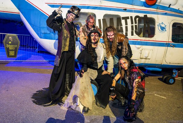 Horrorgestalten auf dem Festivalgelände von TRAUMATICA